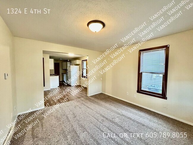 Building Photo - 1324 E 4th St