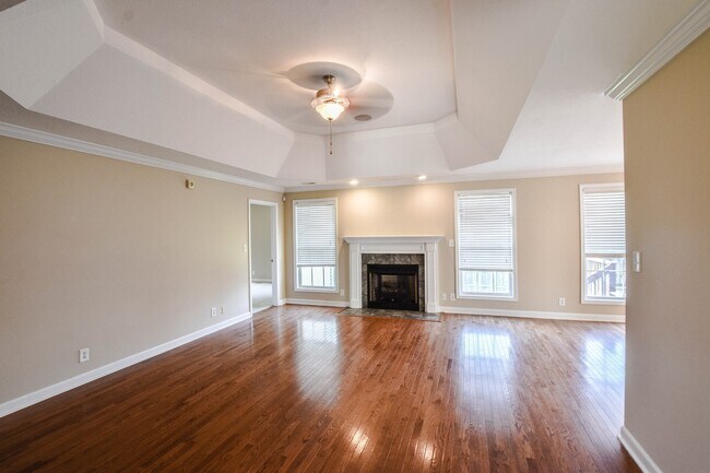 Building Photo - Pet Friendly Three Bedroom with Bonus!
