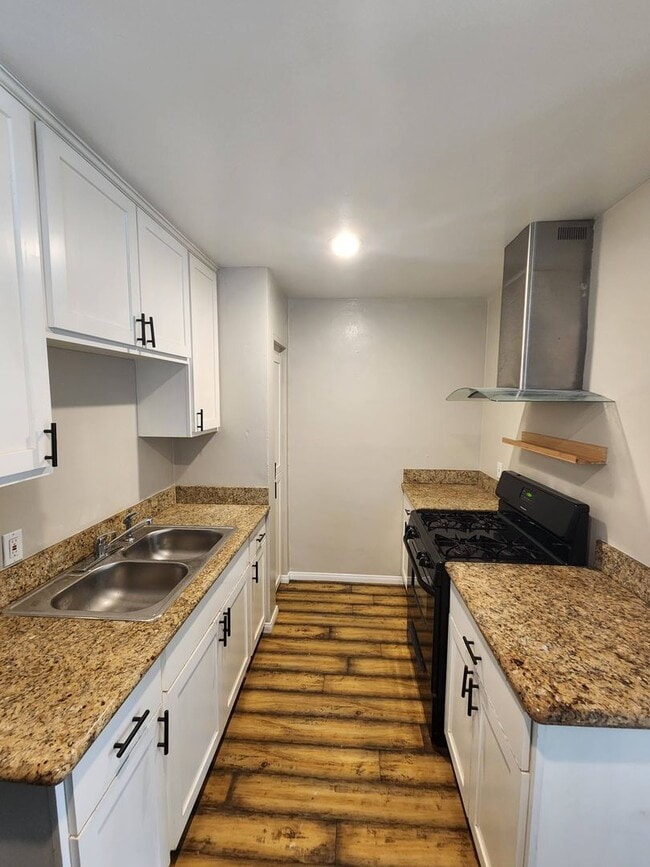 Building Photo - Quaint 1 Bedroom in Encinitas