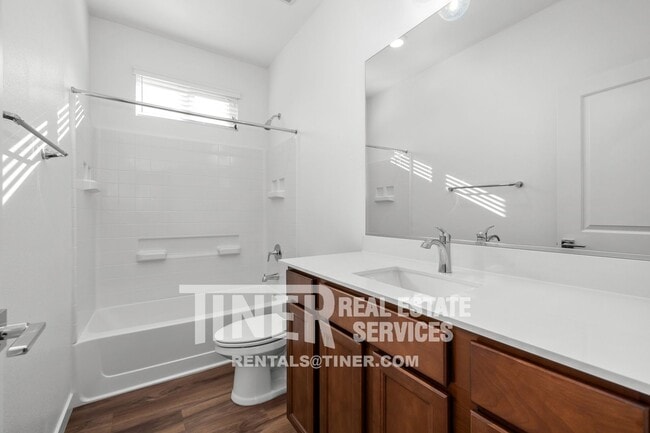 Building Photo - 220 Cinema St