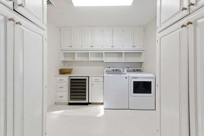 Building Photo - 3208 N Flagler Dr