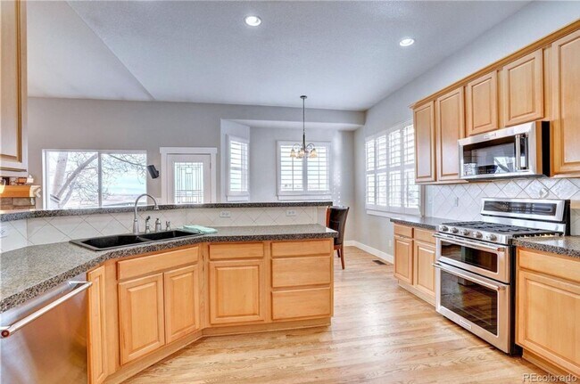 Building Photo - Elegant 4-Bedroom, 3 bathroom Home with Fi...