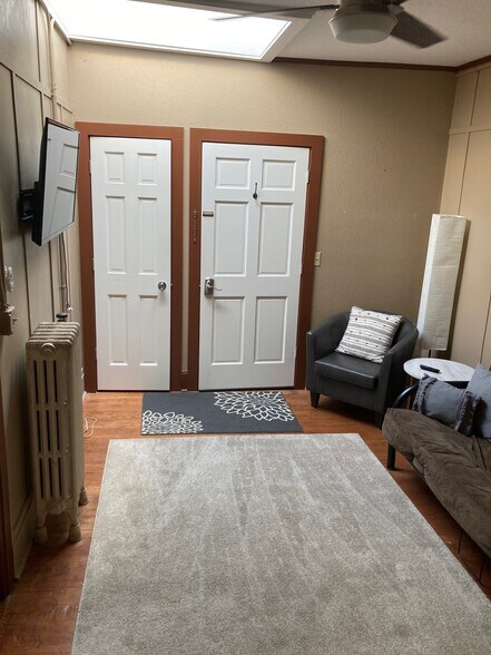 Living Room - 118 Pine St