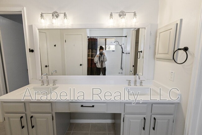 Building Photo - 8554 Timber Lodge