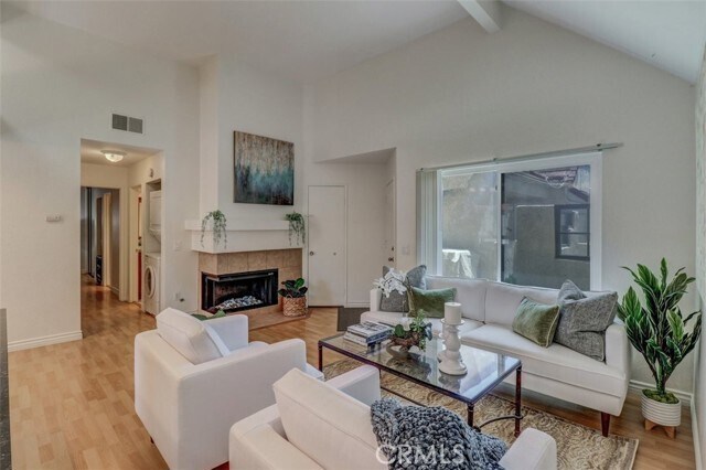 Building Photo - 2 Aruba St