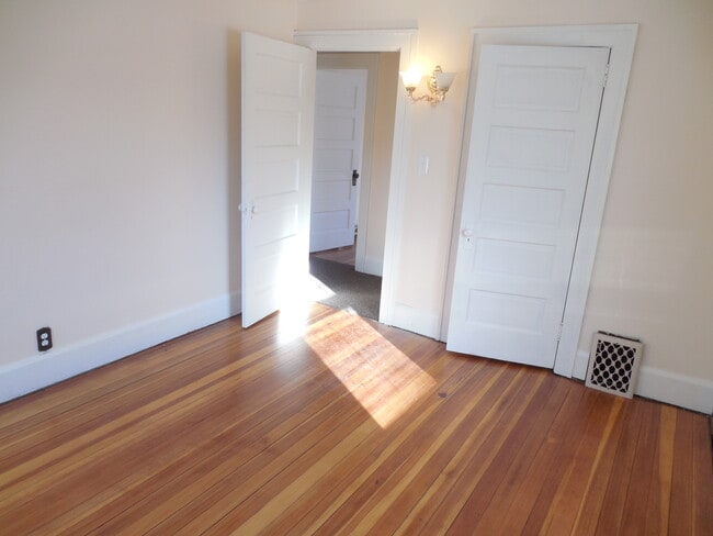BEDROOM - 321 Rome Ave