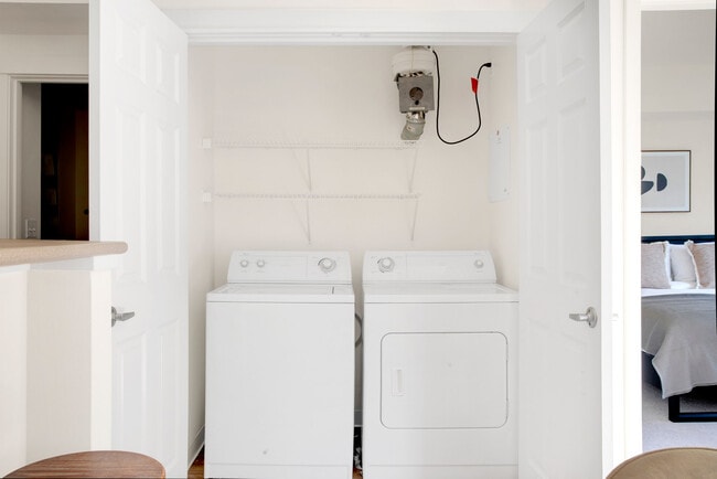 Building Photo - 11000 NE 10th St