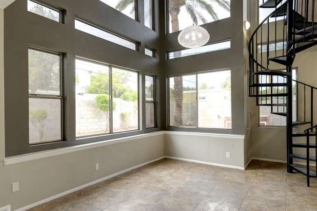 Building Photo - 6 bed 5 bath home near ASU