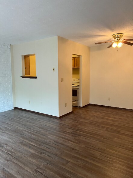 Building Photo - 2065 Sutton Ave