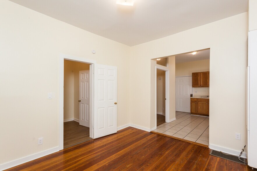 Building Photo - 1310 N Artesian Ave