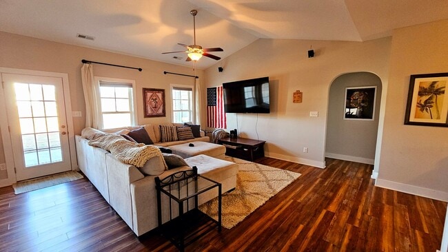 Building Photo - 3 BR 2 BA Garland Shores Subdivision