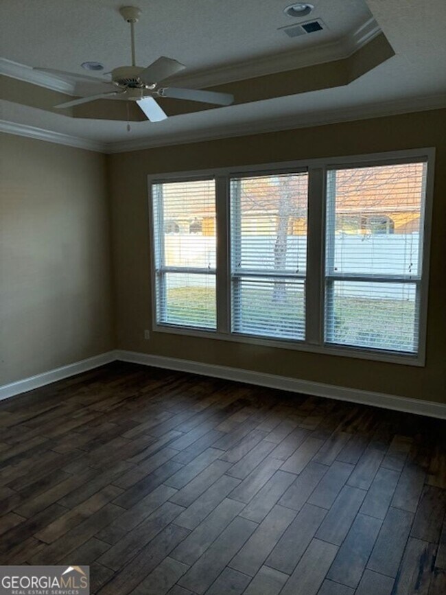 Building Photo - 102 Miller Ct