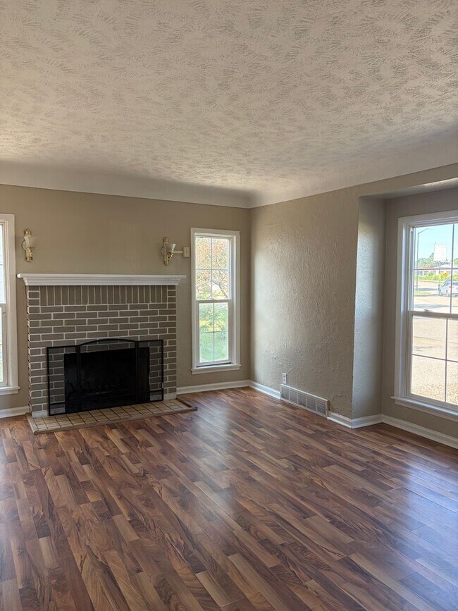 Building Photo - 137 Highland Ave