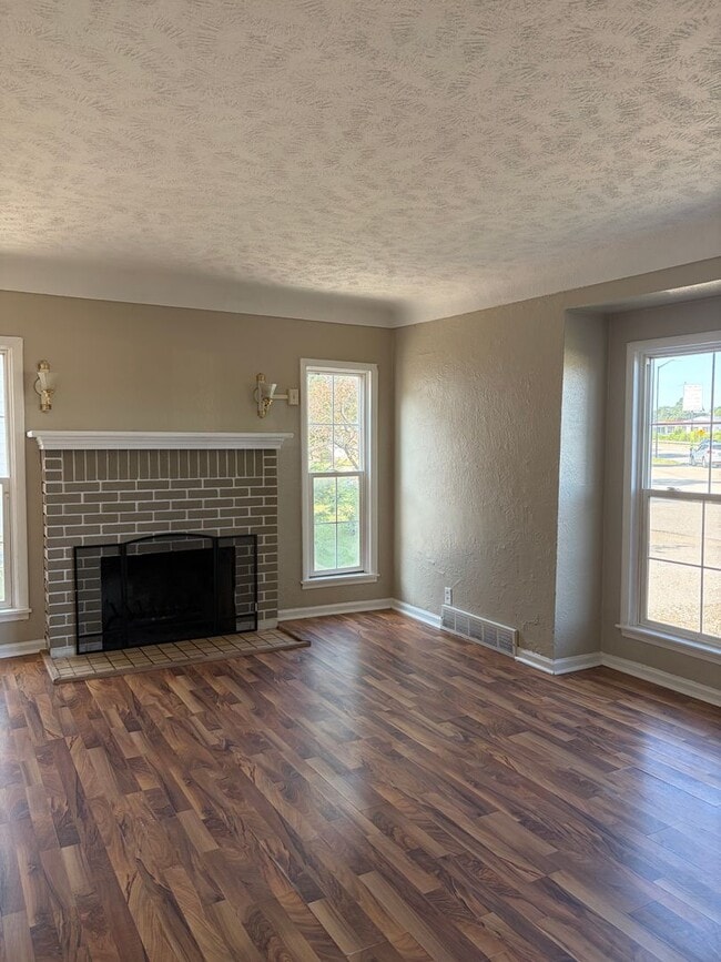 Building Photo - Lovely 3 Bedroom Downtown Holland