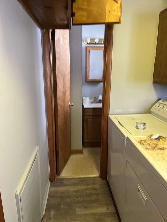 Building Photo - 5015 Yermo Dr
