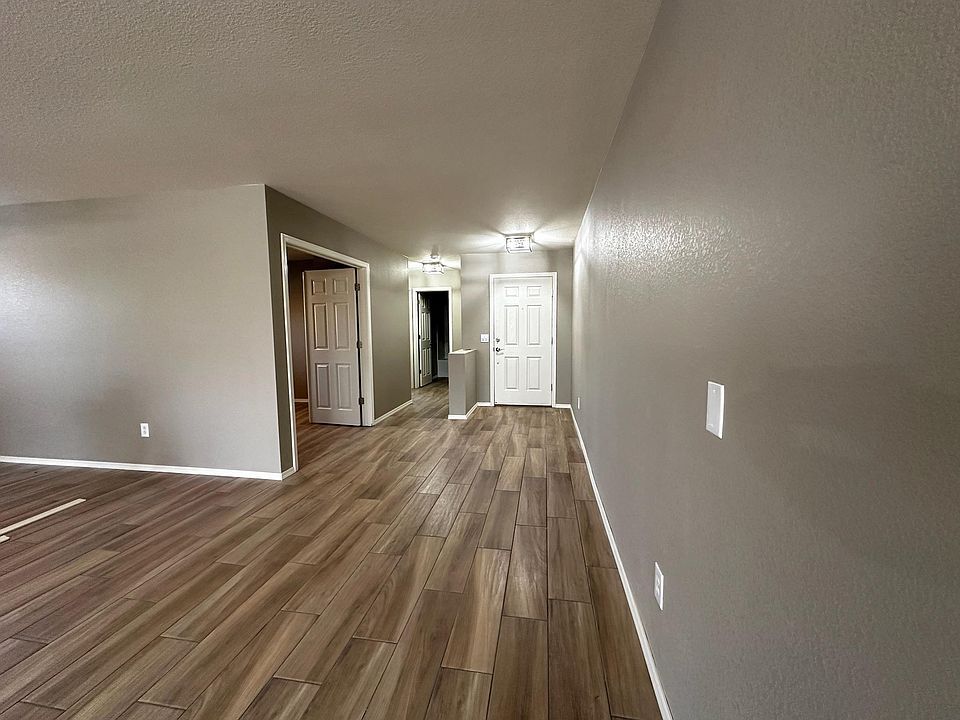 Building Photo - 2911 E Cherry Hills Dr