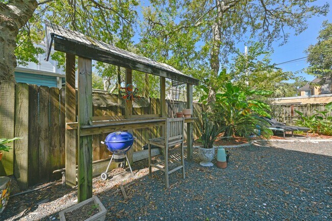 Building Photo - 1614 Avenue K