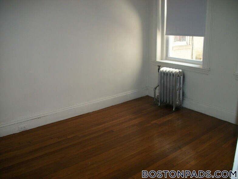 Building Photo - 231 Park Dr