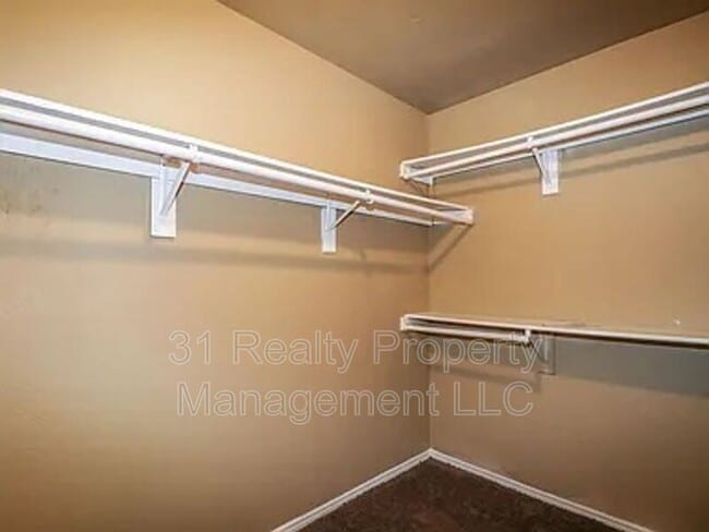 Building Photo - 3444 Pinebrook Dr