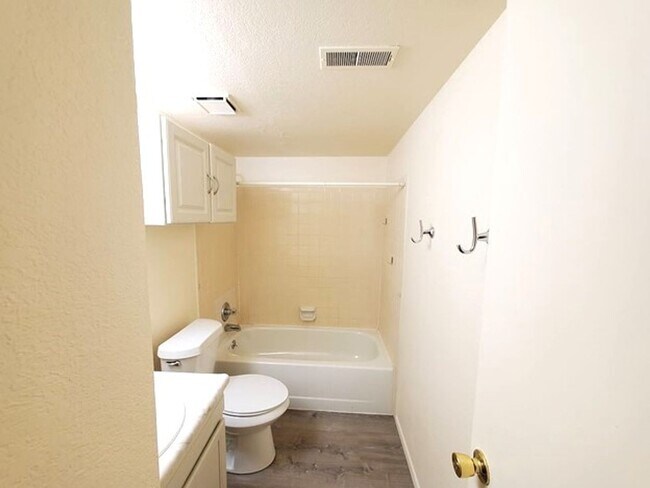 Building Photo - 3475 Cochran Dr