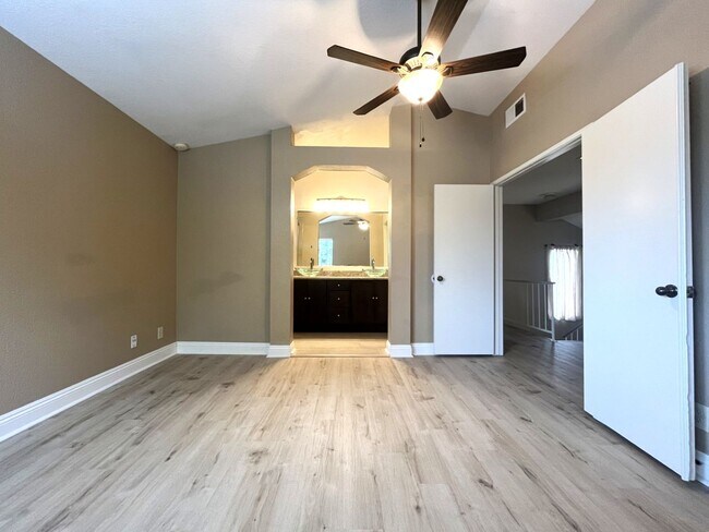 Building Photo - 3 bed, 2.5 bath located in Corona, CA!
