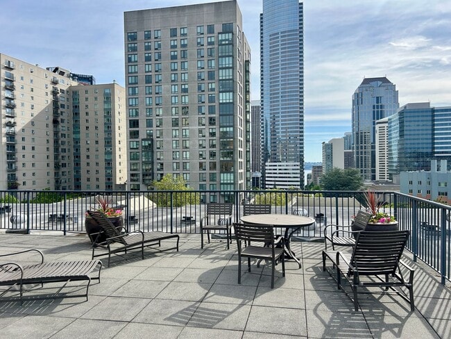 Building Photo - First Hill One Bedroom - Stellar Location! AVAILABLE NOW!