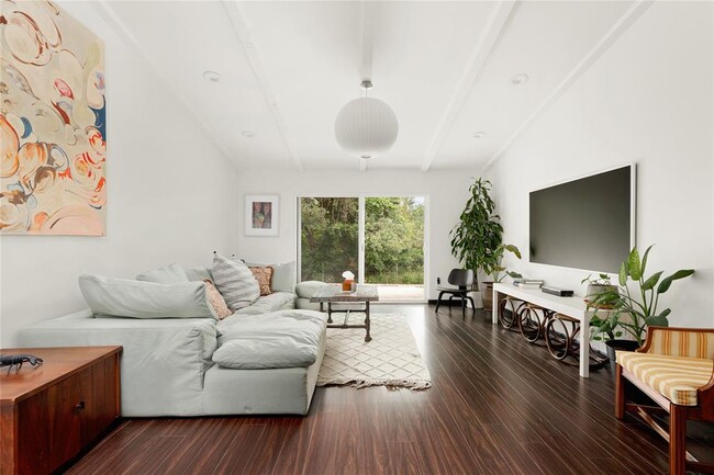 Building Photo - 705 Battle Bend Blvd