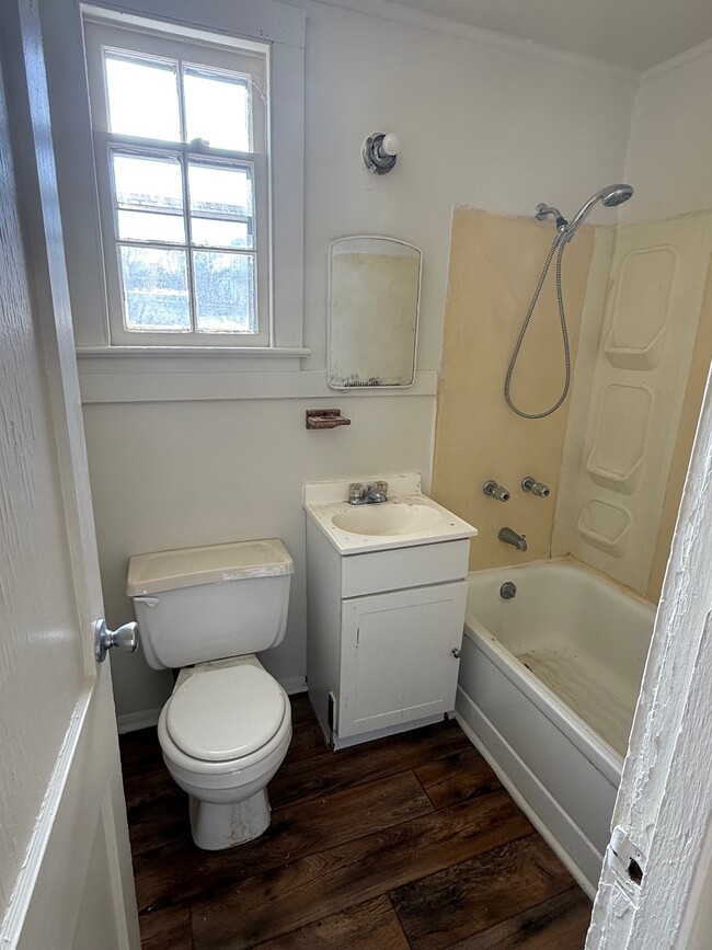 Building Photo - 6 Riley Manor Cir