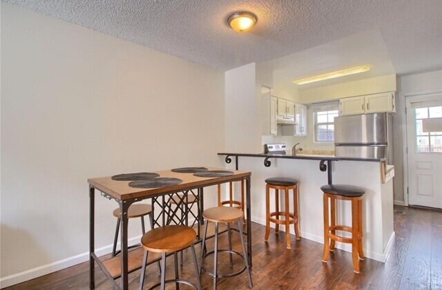 Building Photo - Charming Two-story, 1 bed, 1 Bath Townhome...