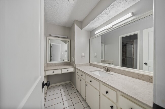 Building Photo - 20309 Sunny Shores Dr