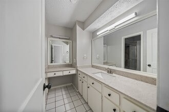 Building Photo - 20309 Sunny Shores Dr