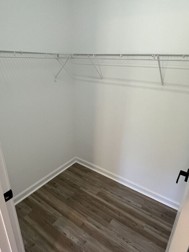 Building Photo - Refreshed 3 Bedroom End Unit Townhome near...