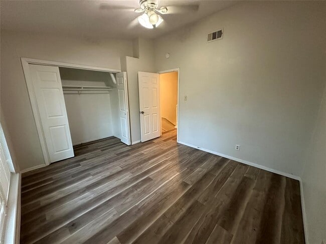 Building Photo - 3822 Southway Dr