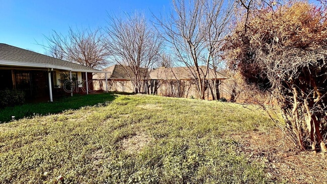 Building Photo - 12109 Camelot Dr