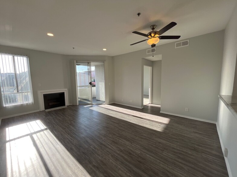 Interior Photo - 845 S. Kingsley