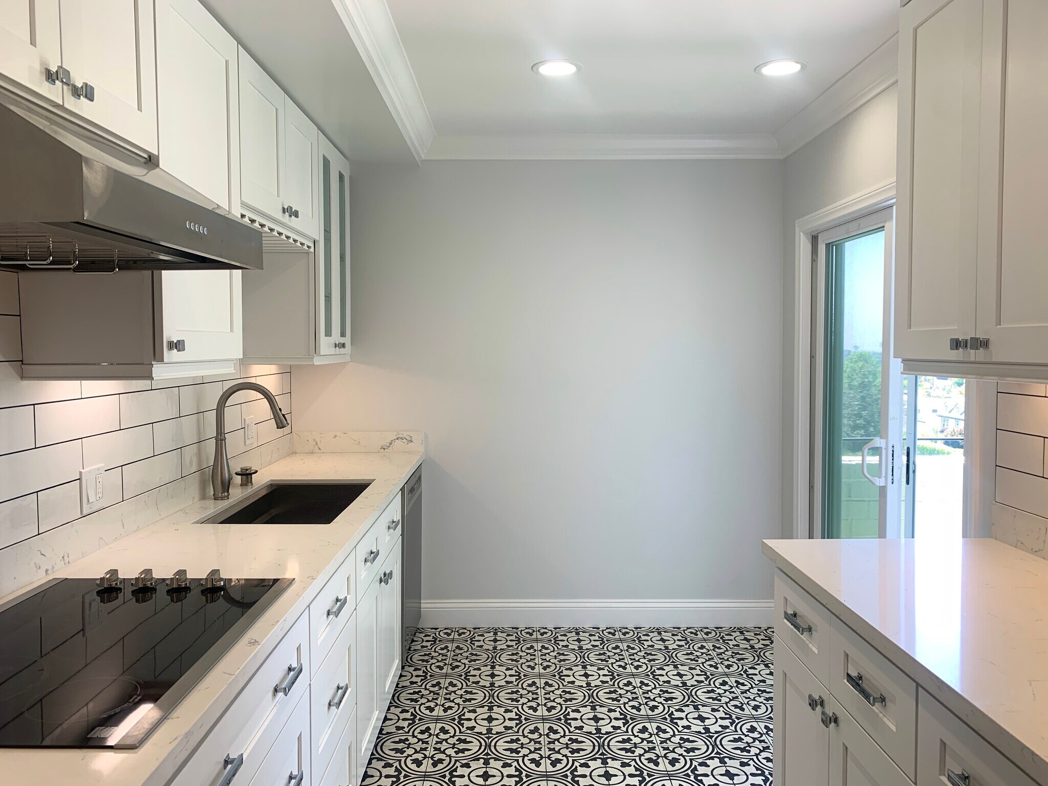 Building Photo - 7560 Hollywood Blvd