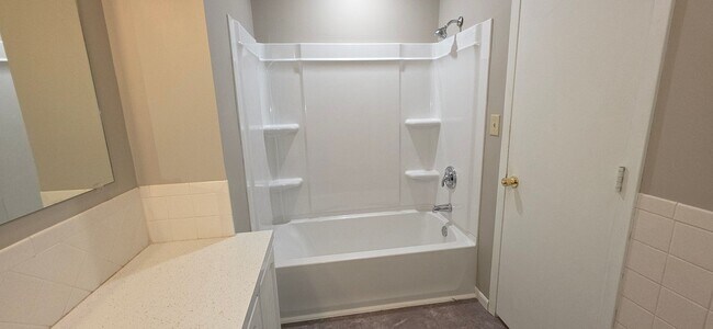 Building Photo - Beautiful 3 Bedroom Ranch in the Kickapoo School District! $1495