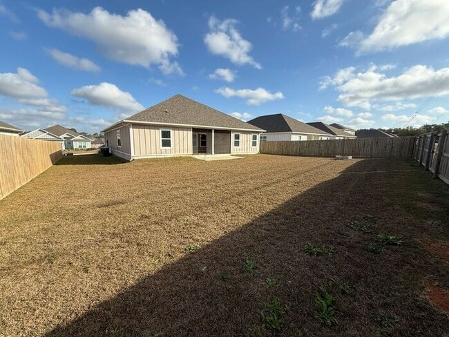 Building Photo - Pensacola - Kaheeley Ridge - 4 bedroom, 3 bathroom - lawn care included
