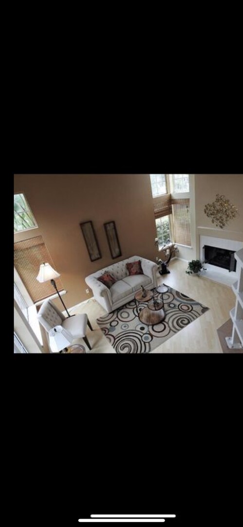 Building Photo - The perfect 3 Bed 3 bath Townhouse