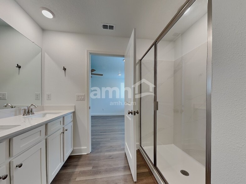 Building Photo - 37679 Dusty Saddle Ln