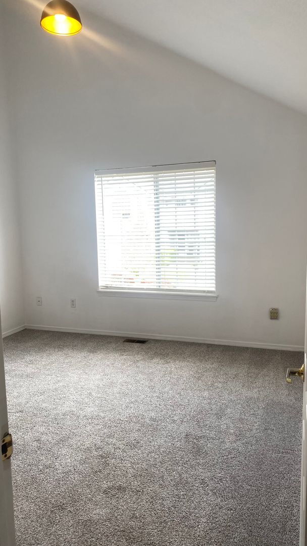 Building Photo - Desirable Milton Home!