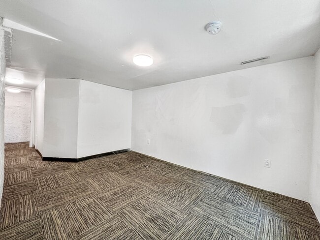 Building Photo - 507 Welch Ave