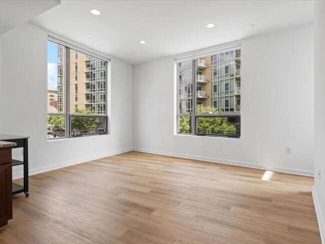 Building Photo - 1414 Belmont St NW