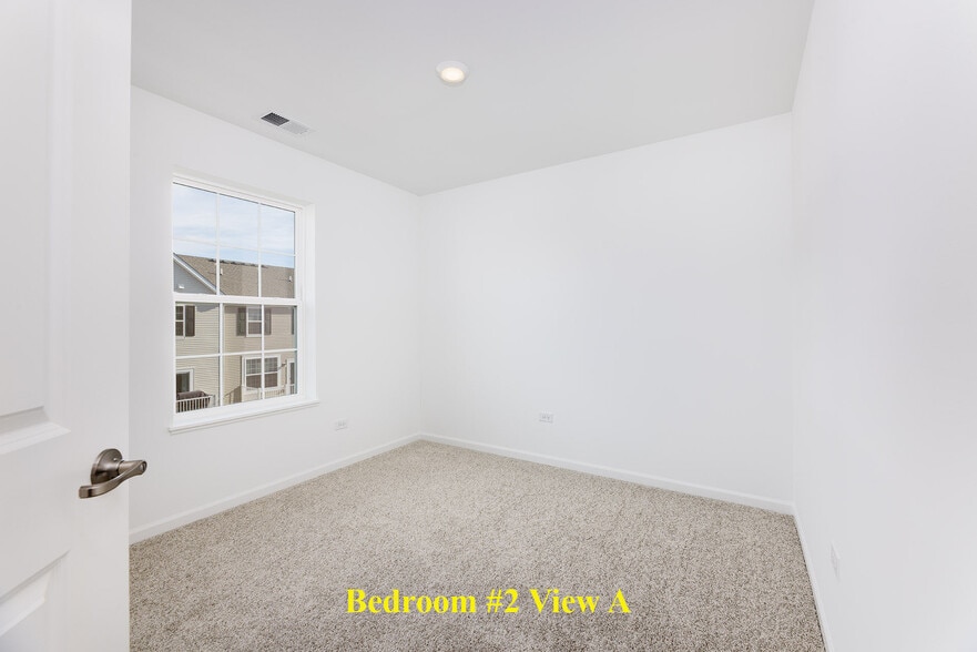 Building Photo - 1703 Neubauer Cir