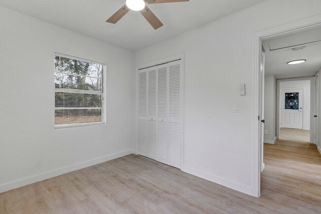 Building Photo - Beautifully Refreshed 3-Bedroom Home – Modern Kitchen & Spacious Interior