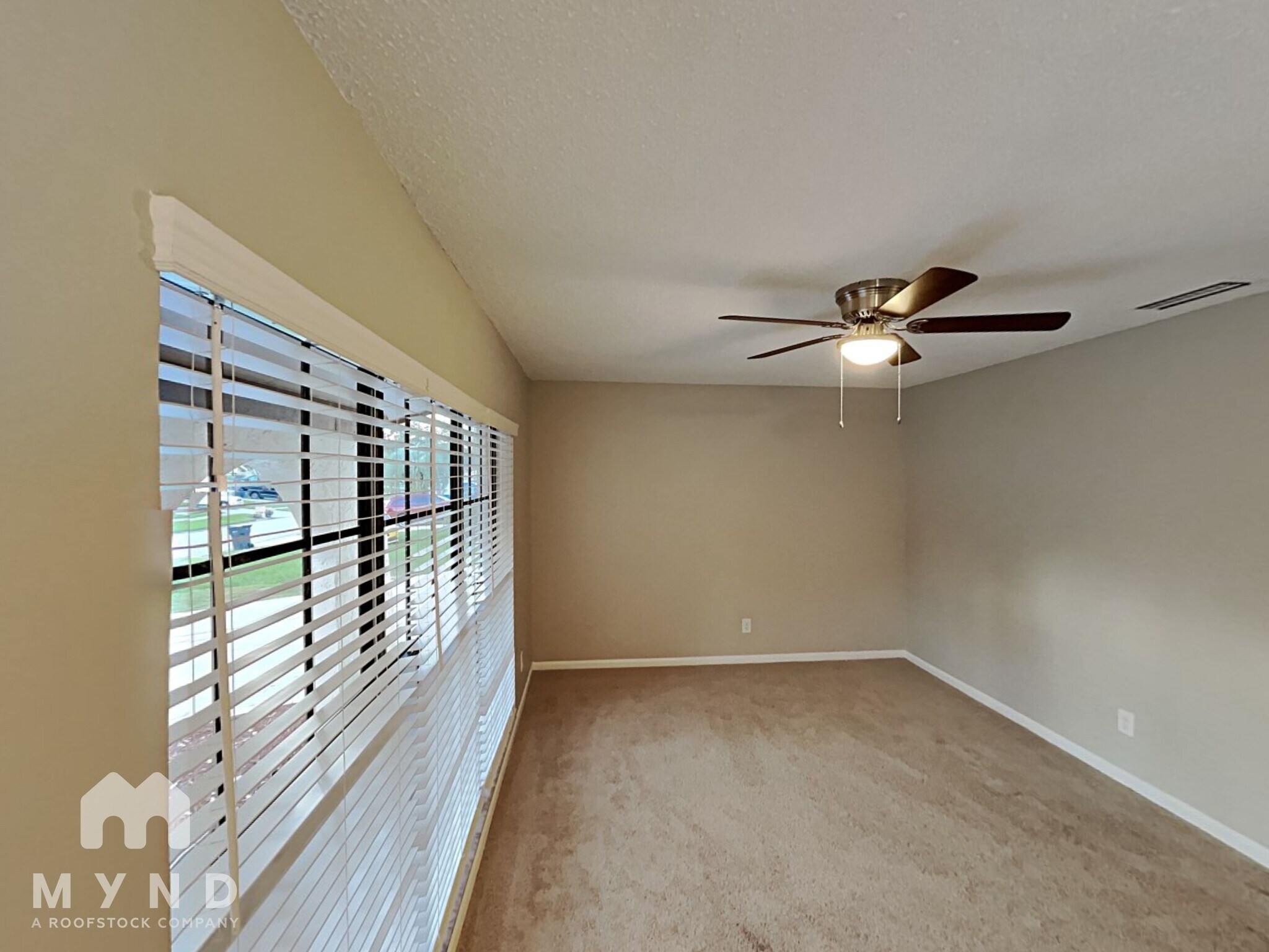 Building Photo - 632 Ephrata Dr