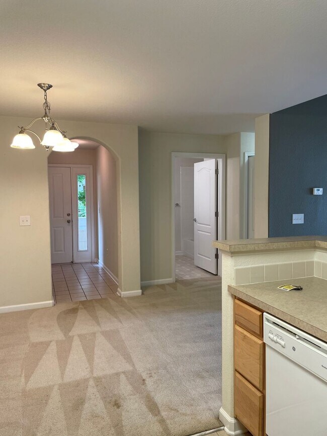 Building Photo - 2 bed/2 bath 2nd-floor condo in Lakeshores at Centerra.