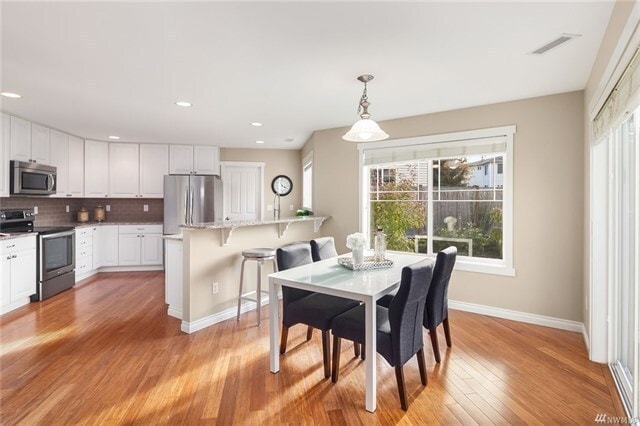 Building Photo - Stunning Renton Home