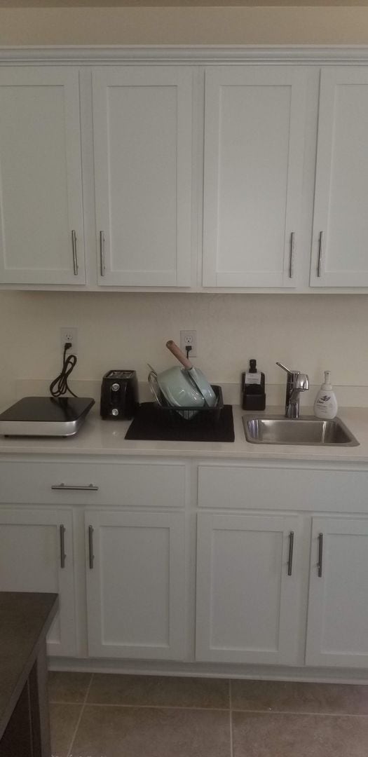 Building Photo - Beautiful Private In-Law Suite – Move-In R...