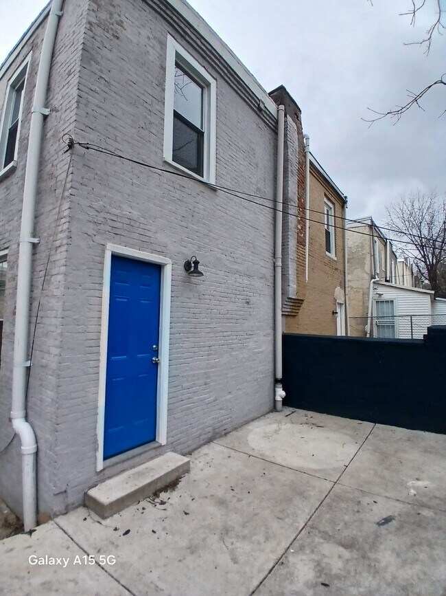 Building Photo - 116 E Pastorius St